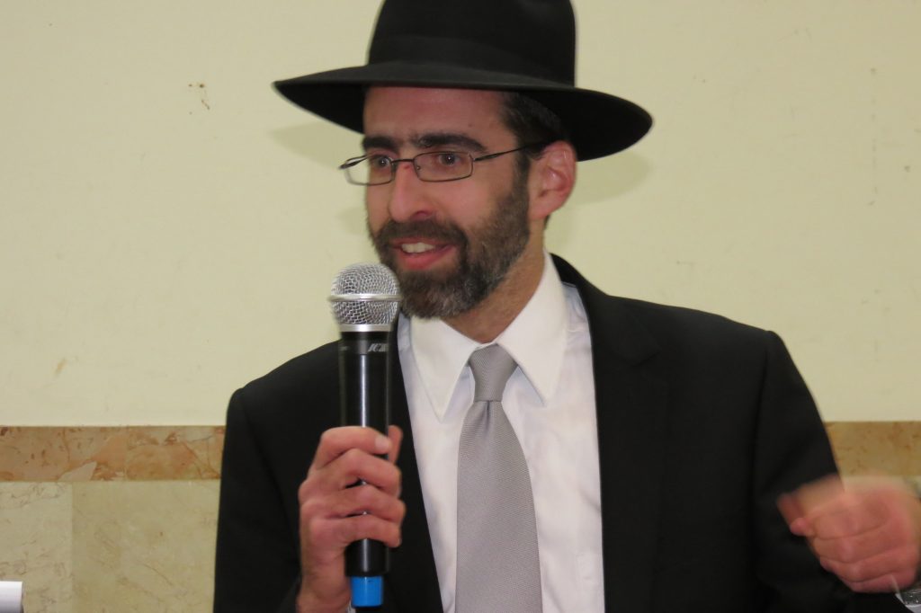 Rabbi Meir Arnold speaking about "Koach Hatzibur" at the BTYA Melaveh Malkah